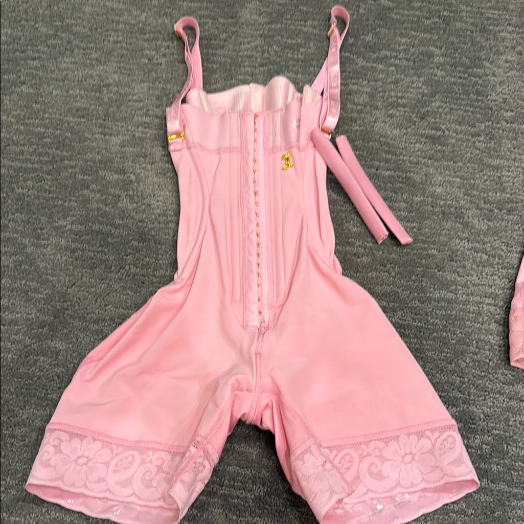 Pink Sol Fajita Size Small  Nwot Rare Color
